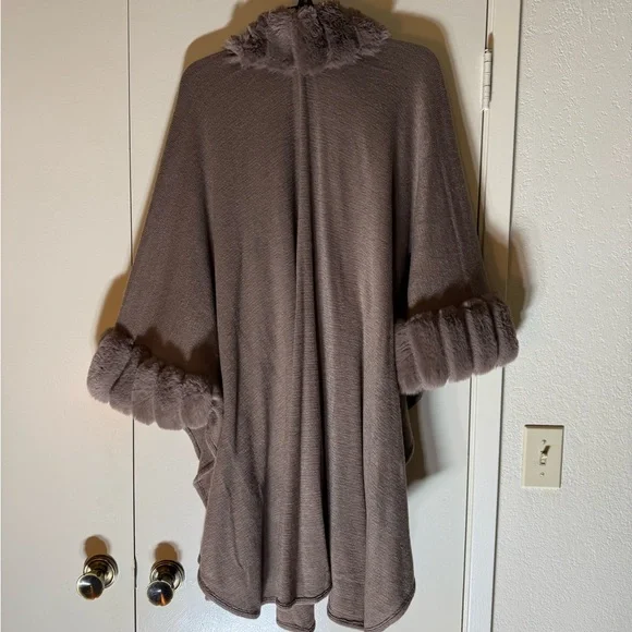 Brown fuzzy trim batwing sleeve cardigan chic elegant contemporary - Picture 4 of 4